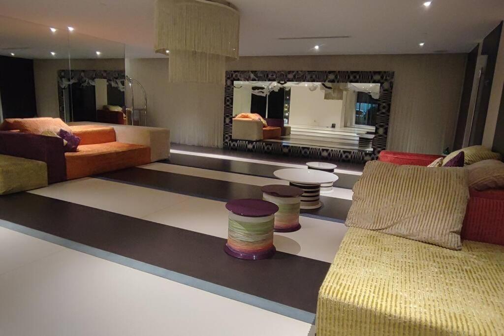 Aveline Suites Elite Rockwell View Acqua Private Residences Near Rockwell Makati Manila Bagian luar foto